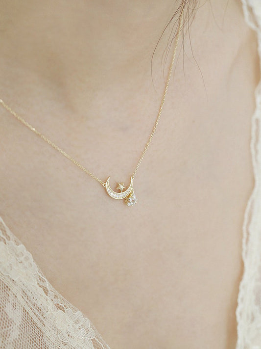 Exquisite Star and Moon Necklace Retro Style Versatile Collarbone Necklace