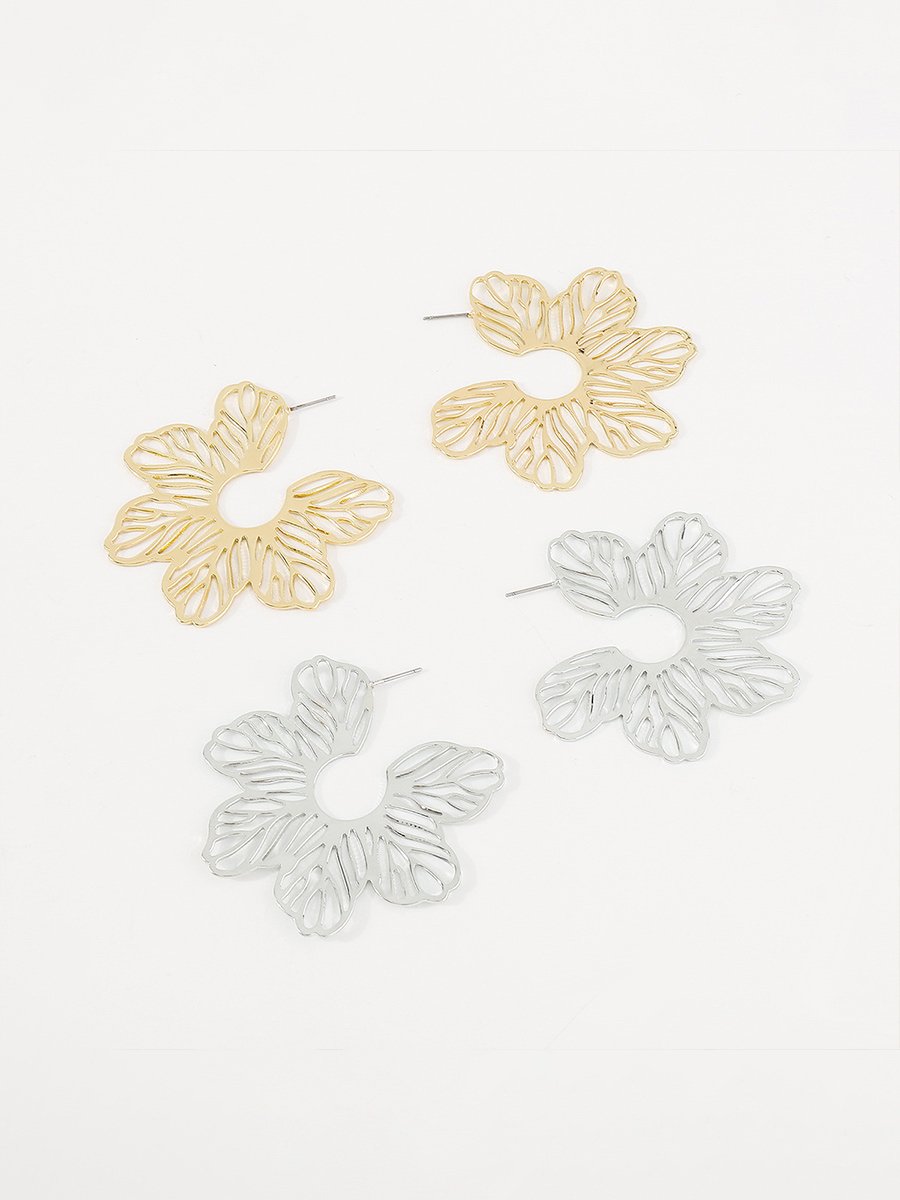 Women's Hollow Textured Flower Earrings